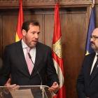 El ministro de Transportes, Óscar Puente, y el alcalde de Ponferrada, Marco Morala. ANA F. BARREDO