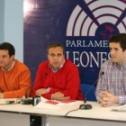 Luis Herrero Rubinat, Joaquín Otero y Héctor Castresana, ayer, en su nueva oficina parlamentaria