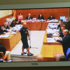 Makoki, alias del preso, señala a un funcionario en el juicio en la Audiencia de Barcelona.