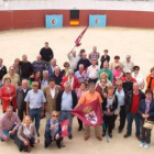 Los vecinos de Santa María junto con los asturianos de Colloto.