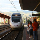 Llegada de un tren Alvia a la estación de Ponferrada