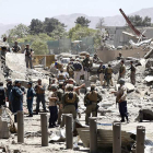 Destrozos ocasionados tras la explosión del camión bomba en Kabul. HEDAYATULLAH AMID