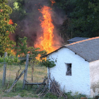 Una imagen del incendio producido ayer en Ponferrada.
