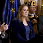 Ana Pastor, entre Mariano Rajoy, y Pío García Escudero, ayer en el Congreso. CHEMA MOYA