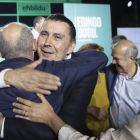 Arnaldo Otegi celebra los resultados. JAVIER ETXEZARRETA