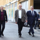 Corbyn (centro) con Angela Eagle, rival para dirigir el laborismo.