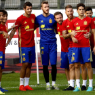 Los internacionales españoles, en el entrenamiento de ayer en el Estadio Balduino. BARRENECHEA