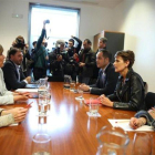 Reunión entre la candidata socialista a la Presidencia de Navarra, María Chivite, y los representantes de Geroa Bai en el Parlamento regional.