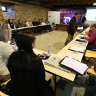 El primer encuentro de empresas agroalimentarias reunió en Carracedelo a una veintena de participantes.