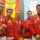 La selección española que logró la plata, con el leonés Iván González entre los subcampeones.