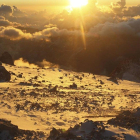 Un amanecer en el cerro Aconcagua, la montaña mas elevada de América, en la provincia de Mendoza (Argentina).