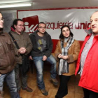 Martínez, un militante, Vázquez, la candidata, y Fernández.