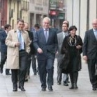 Riesco, Concepción, Pérez y Prada, en la plaza del Ayuntamiento