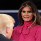 Melania Trump mira a su marido, tras el segundo debate de candidatos a la Casa Blanca, el pasado 9 de octubre.