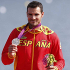 Saúl posa con la medalla conquistada en Londres.
