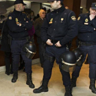 Policías Nacionales, durante una intervención en Valencia.