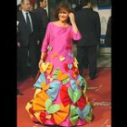 La ministra de Cultura, Carmen Calvo, ha sido una de las sensaciones de la noche con su vestido de Agatha Ruiz de la Prada.