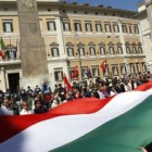 Cientos de italianos protestan por las medidas aprobadas en el Parlamento que benefician a Berluscon