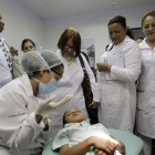 Doctores cubanos.