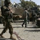 Los soldados afganos acudieron al lugar de los hechos a investigar lo sucedido