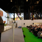 Miguel Árias Cañete fue el encargado ayer de abrir con su ponencia el congreso que se celebra en León hasta mañana. FERNANDO OTERO