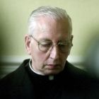 Foto de archivo del cardenal irlandés Desmond Connell.