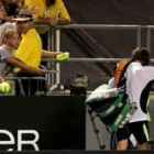 El español Ferrer se marcha enfadado al final del partido ignorando las peticiones de autógrafos