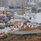 Las naves industriales situadas junto a la avenida se ven condicionadas por el retraso de la obra.