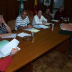 Un momento de la sesión plenaria celebrada el jueves en el Ayuntamiento de Valdefuentes.