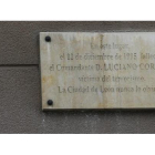 Placa en memoria del comandante Cortizo en Ramón y Cajal, en el lugar donde fue asesinado por ETA con una bomba lapa