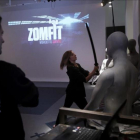 Imagen de uno de los ejercicios de 'Zomfit', el gimnasio montado por Fox para prmocionar la vuelta de 'The walking dead'