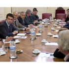 El ministro Soria presidió ayer en la Subdelegación del Gobierno una reunión con Herrera y las autoridades de la provincia.