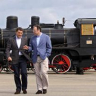 Antonio Silván, y Carlos López Riesco, vieron en Ardoncino el estado de la Locomotora 31.