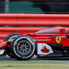 Sebastian Vettel prueba el 'shield' (escido) durante los primeros libres de Silverstone.