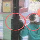 Fotograma de la investigación, con la última víctima a la izquierda y la acusada a la derecha. DL