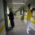 Trabajadores del servicio de limpieza del hospital