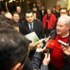 El alcalde de Fabero, observado por el presidente del Consejo, entre otros, en los juzgados.