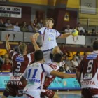 Denis Buntic volverá a ser ante el Teucro una pieza importante en la primera línea de juego