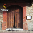 Estado en el que quedó la puerta de la iglesia de LLamas de la Ribera
