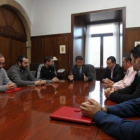 El comité de LM se reunió con Riesco y Cortés (centro).