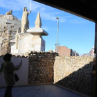 Los primeros visitantes de la Casona de Puerta Castillo, que durante seis días podrán ver cómo ha quedado restaurada.
