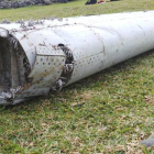 Fragmento de un ala del avión malasio desaparecido en el Índico en marzo del 2014.