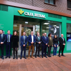 El director general de Caja Rural, Cipriano García, inaugura la nueva oficina de Caja Rural en Ponferrada. CÉSAR SÁNCHEZ