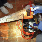 Serrucho usado por el asesino para descuartizar a su hermano.