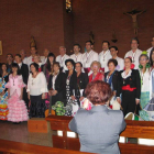 El coro rociero cantó en la Misa de San Antonio.