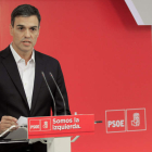 El secretario general del PSOE, Pedro Sánchez, durante su comparecencia de ayer. VÍCTOR LERENA