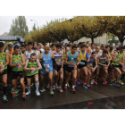 La sexta edición de los ‘10 Kilómetros de León’ contó con más de un millar de participantes en la línea de salida. Al final el triunfo fue para Pinedo y Diana.