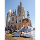 Vidales, delante de la Catedral de León, ciudad de la que es un destacado embajador. BRUNO MORENO