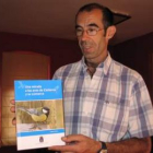 Tomás Sanz autor de la guía de aves de Cistierna, en la presentación realizada ayer.
