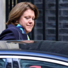 La ministra de Cultura, Maria Miller, abandona el número 10 de Downing Street, tras una reunión del Gobierno, el martes en Londres.